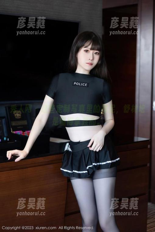 秀人网 - 这些定制写真里的裸足，舒林培是懂得拿捏的。