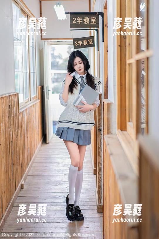 秀人网-萝莉悠悠酱 秀人网 - 萝莉悠悠酱写真:棉袜游戏,看这小袜子怎么拿下我的心!