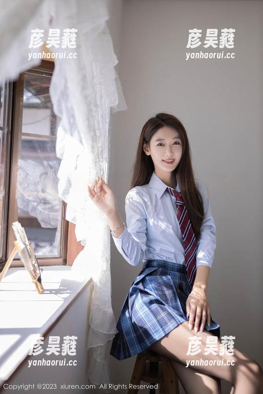 秀人网 - 壁纸里的轩轩王子，内衣写真让人目不转睛！