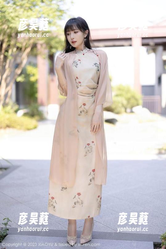语画界 - 王馨瑶yanni新一轮旗袍套图上线，都是因为那件深色的想多瞅几眼