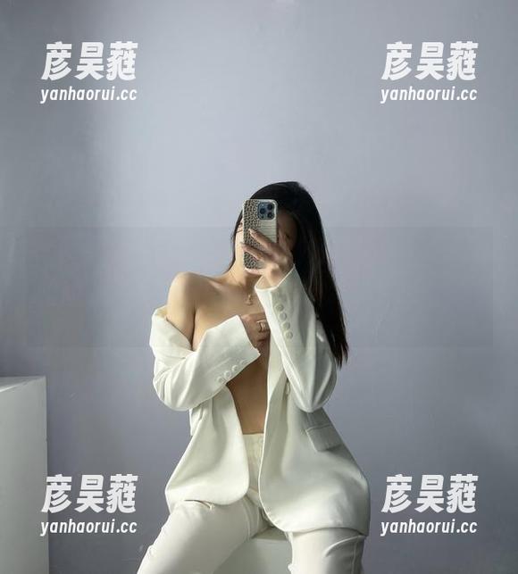 微密圈 - 金希儿的礼服作品集，蜕变与优雅的碰撞，真的是让人捧心又捧眼的体验。