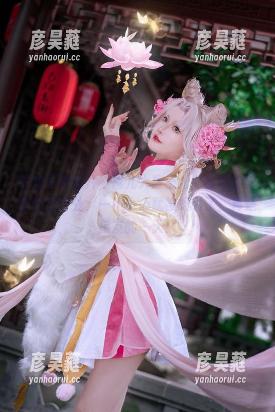 这组免费图片，露儿大魔王把菲欧娜诠释得恰到好处，一不小心就被吸引了。真是损友的一天！