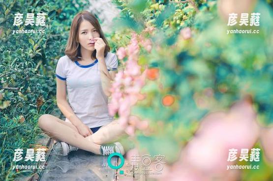 青豆客-何晨曦 青豆客 - 办公室的另一面:何晨曦全套图集,真没你想的那么正经~