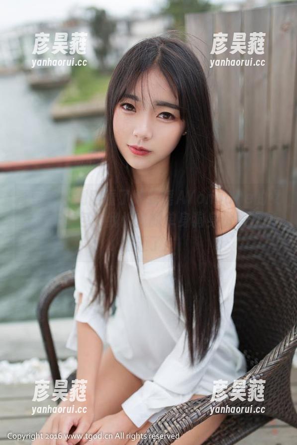 青豆客 - 刚刚看了陈嘉瑶AYomiabe的女友写真图包，我怕我的单身狗身份要被狗粮砸了！