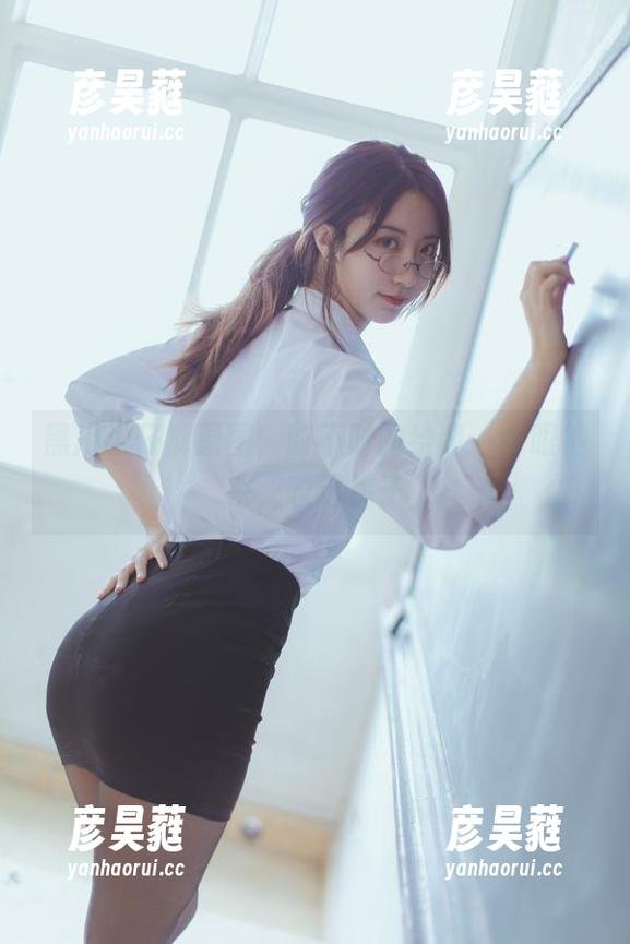 黑川牛仔裤原图，时不时的给我一个眼神杀，哎这裤子
